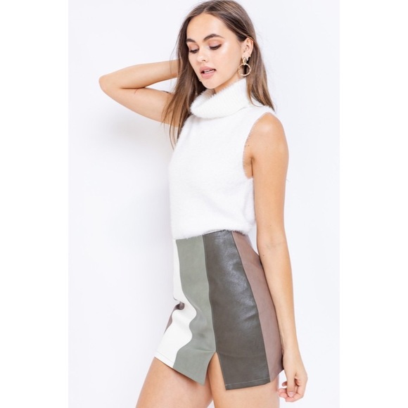 LAST ONE - COOL BREEZE TURTLENECK TANK SWEATER - Picture 7 of 7